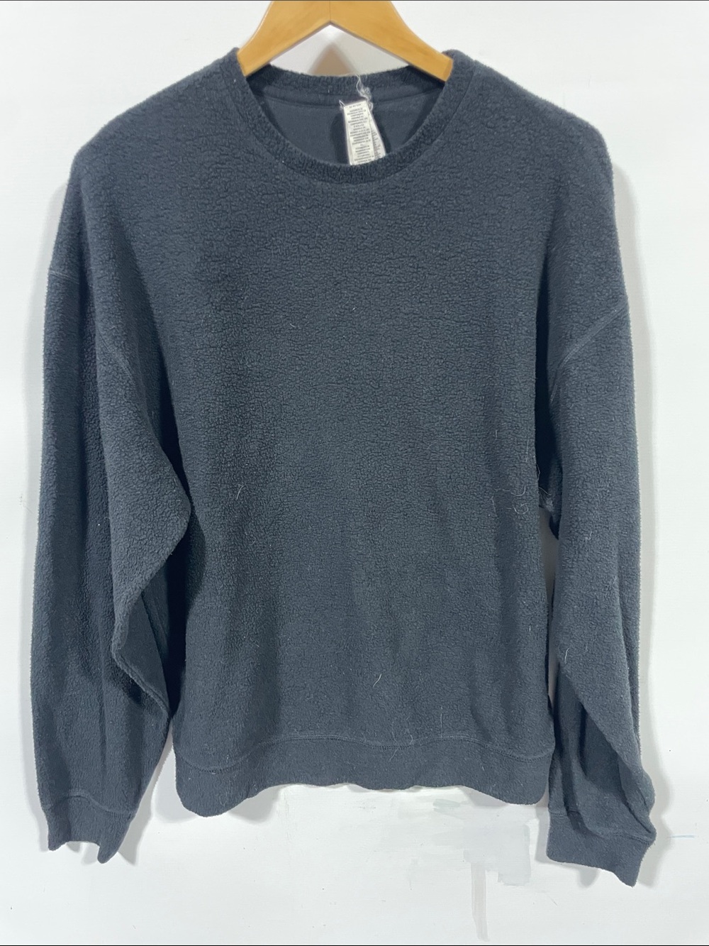 ALO Yoga Men's Crewneck Sweater in Charcoal